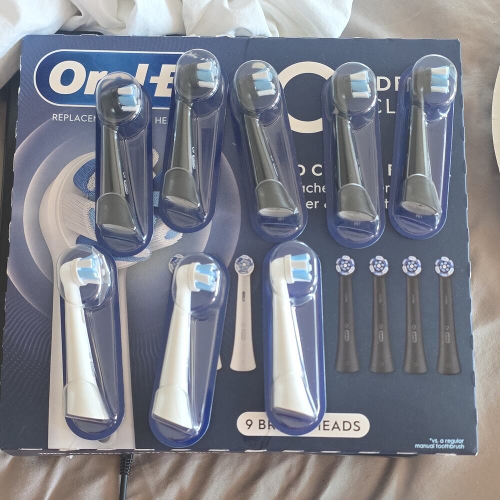 Oral-B iO Deep Clean Replacement Brush Heads 8 Pack Smart Bristles White/Blue